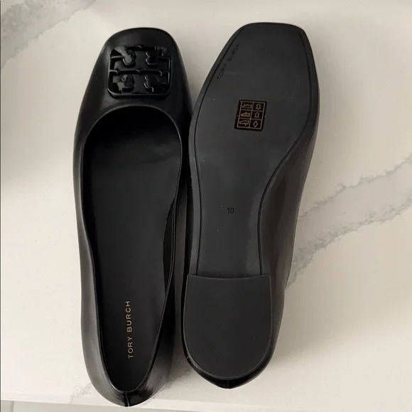 Tory Burch Black Flats with Iconic Emblem - Picture 2 of 3